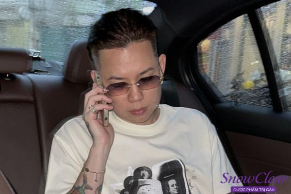 Andree Right Hand với kiểu tóc undercut vuốt ngược hiện đại