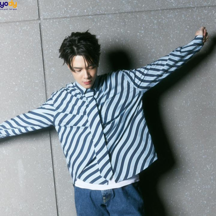 Anh Tú trong bộ trang phục thường ngày, kiểu tóc phù hợp với hoạt động