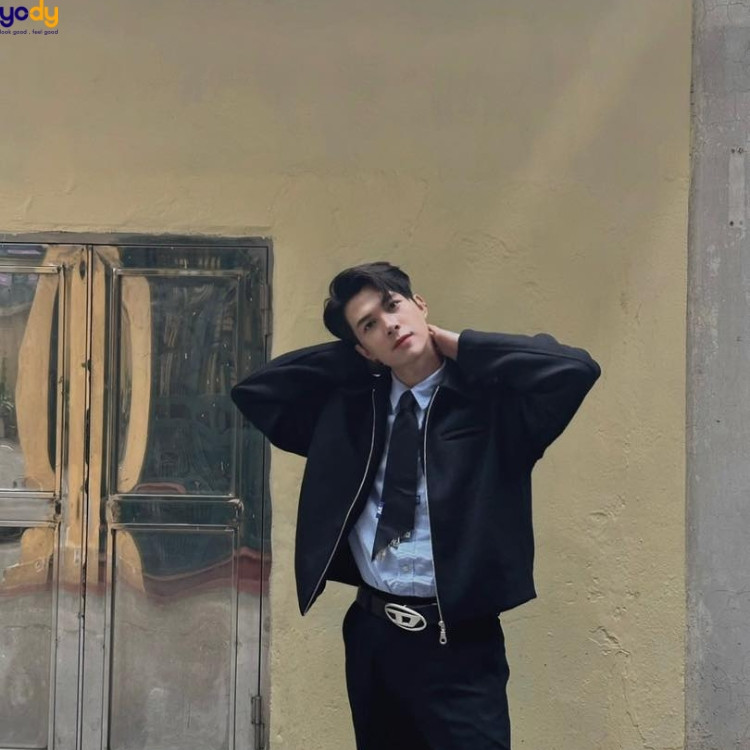 Anh Tú với kiểu tóc layer 2 mái rẽ 5/5, phong cách thư sinh