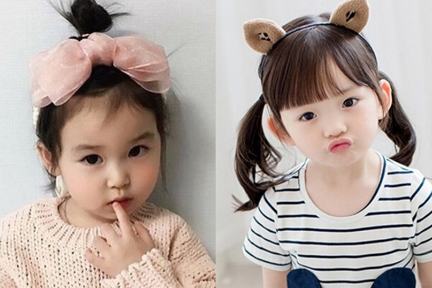 Bé gái nhỏ với tóc búi đơn giản, phù hợp cho bé dưới 5 tuổi mặc áo dài