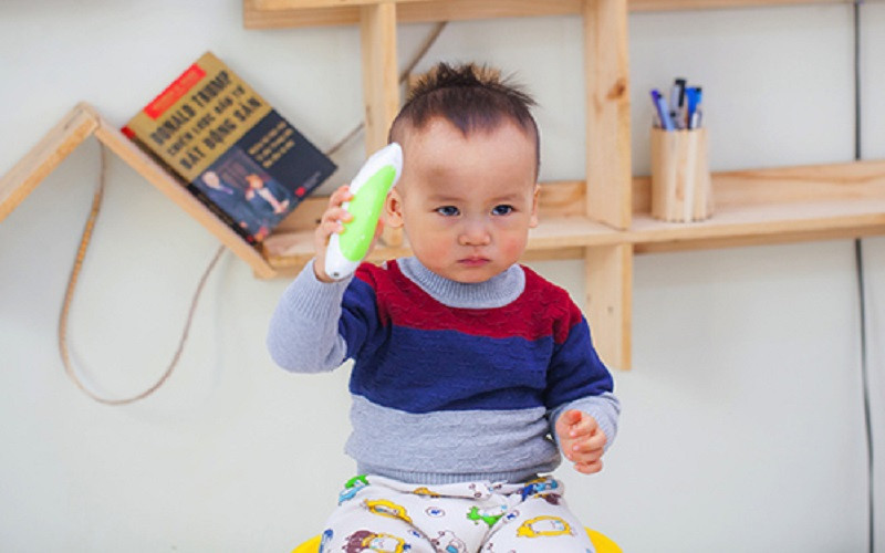 Bé trai 8 tháng với kiểu tóc Maruko ngộ nghĩnh, độc đáo