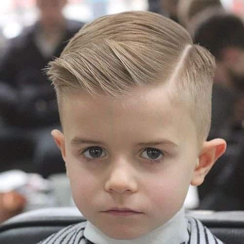 Bé trai sành điệu với kiểu tóc Quiff