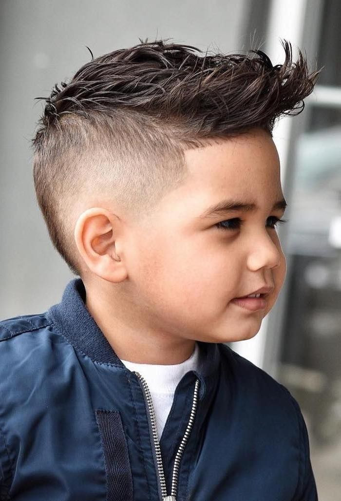 Bé trai với kiểu tóc Mohican cá tính