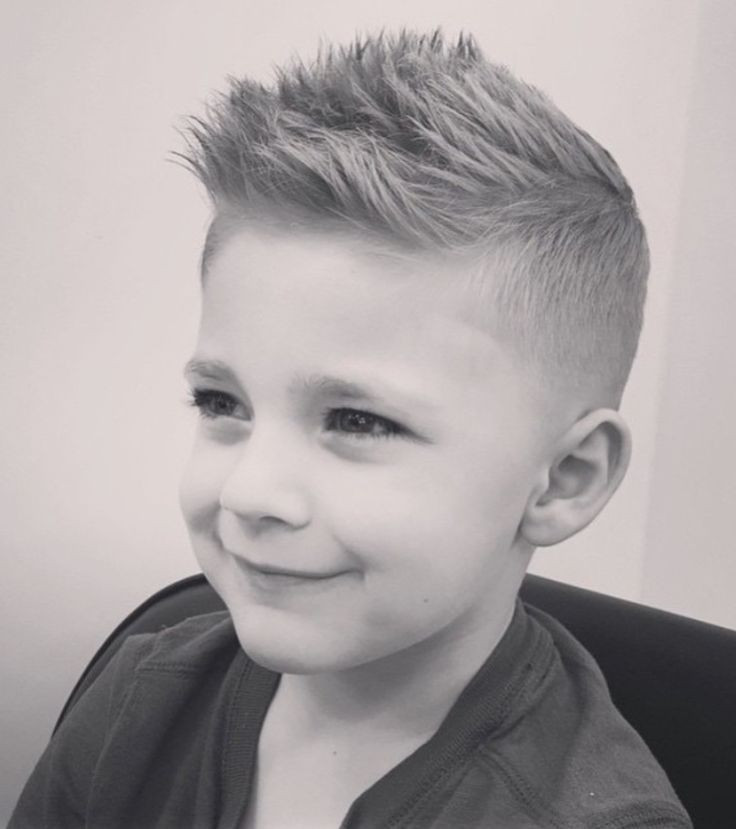 Bé trai với kiểu tóc Quiff sành điệu