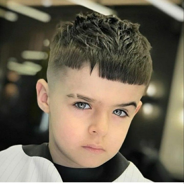 Bé trai với mái tóc French Crop thời thượng