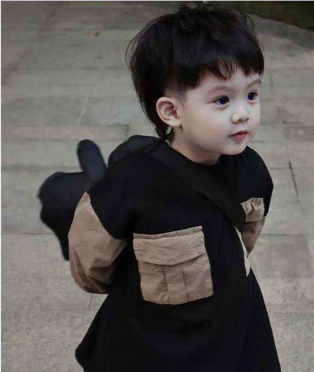 Bé trai với mái tóc Textured Crop tự nhiên