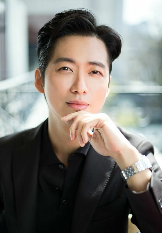 Biến thể kiểu tóc đàn ông trung niên Side Part với Fade hiện đại