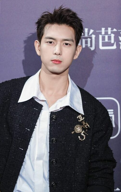 biến thể tóc messy quiff layer nam tính