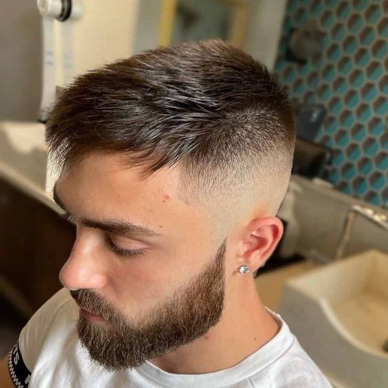 Buzz Cut Faux Hawk gọn gàng
