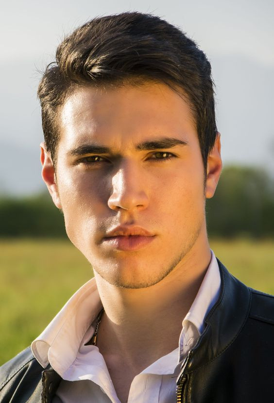 Caesar chải cao side part