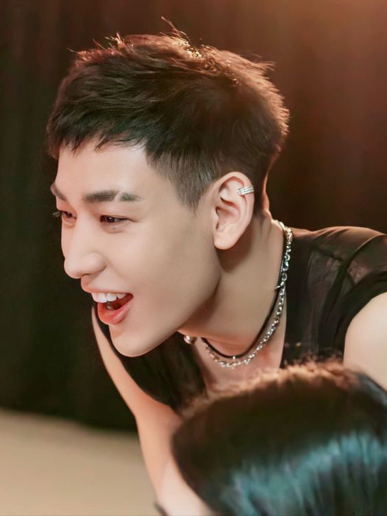 Caesar Cut mạnh mẽ, biểu tượng của các kiểu tóc nam đơn giản cổ điển