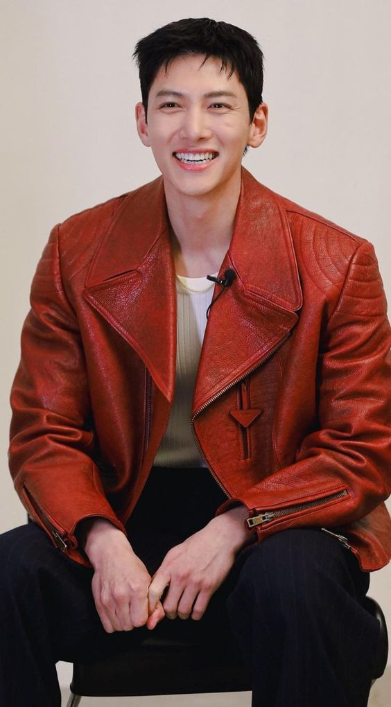 Caesar hiện đại, làm nổi bật đường nét khuôn mặt nam tính