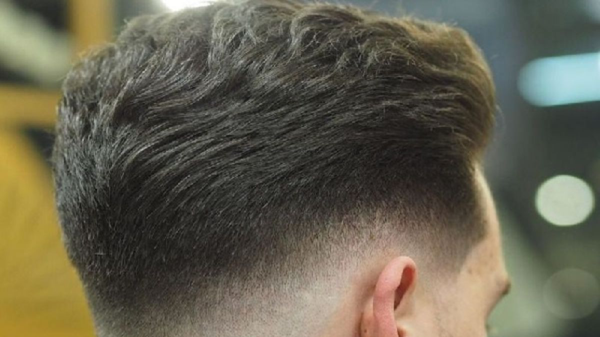 Cận cảnh kiểu tóc Fade tinh tế, một lựa chọn tuyệt vời cho các chàng trai với kiểu tóc ngắn mùa hè nam, mang lại vẻ ngoài hiện đại và thoải mái.
