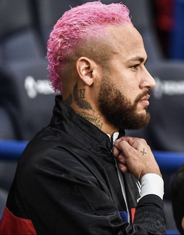 Cận cảnh kiểu tóc nhuộm hồng của Neymar, đầy cá tính