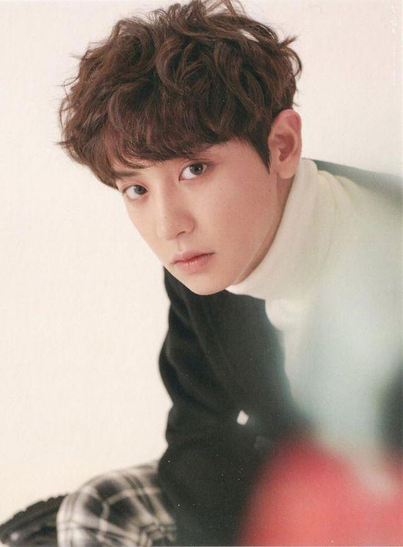 Chàng trai với kiểu tóc xoăn phong cách Hàn Quốc trẻ trung, một lựa chọn đáng cân nhắc trong các kiểu tóc nam hót 2023