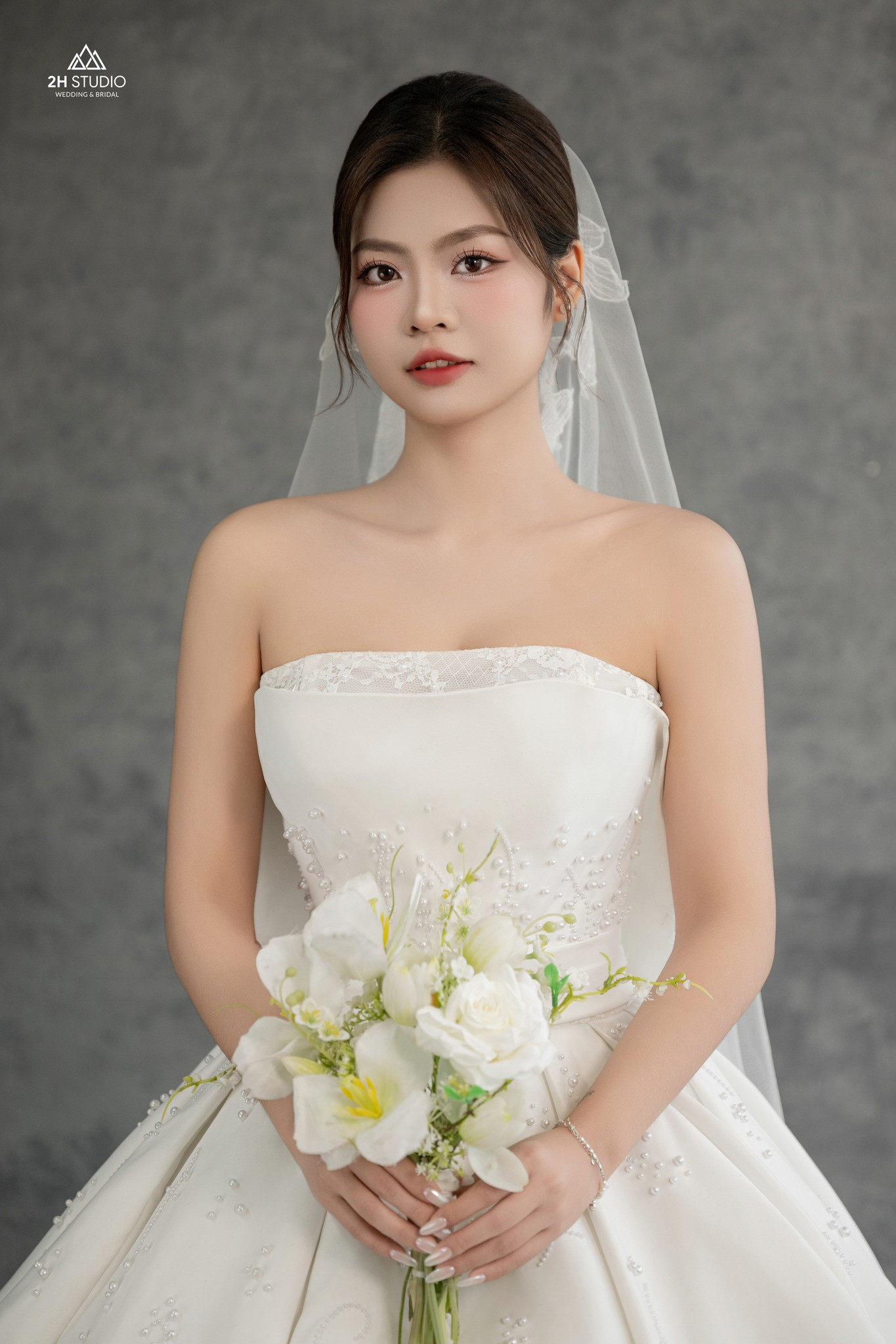 Chọn kiểu tóc phù hợp với trang phục áo dài Tết