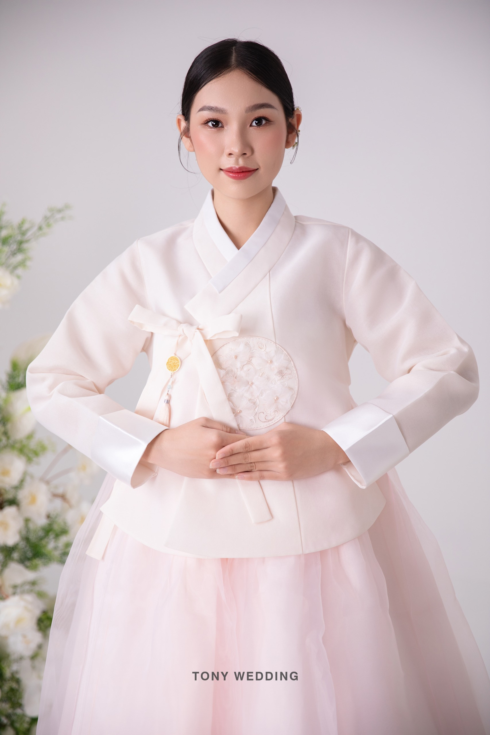 cô dâu Hàn Quốc với tóc rẽ ngôi giữa