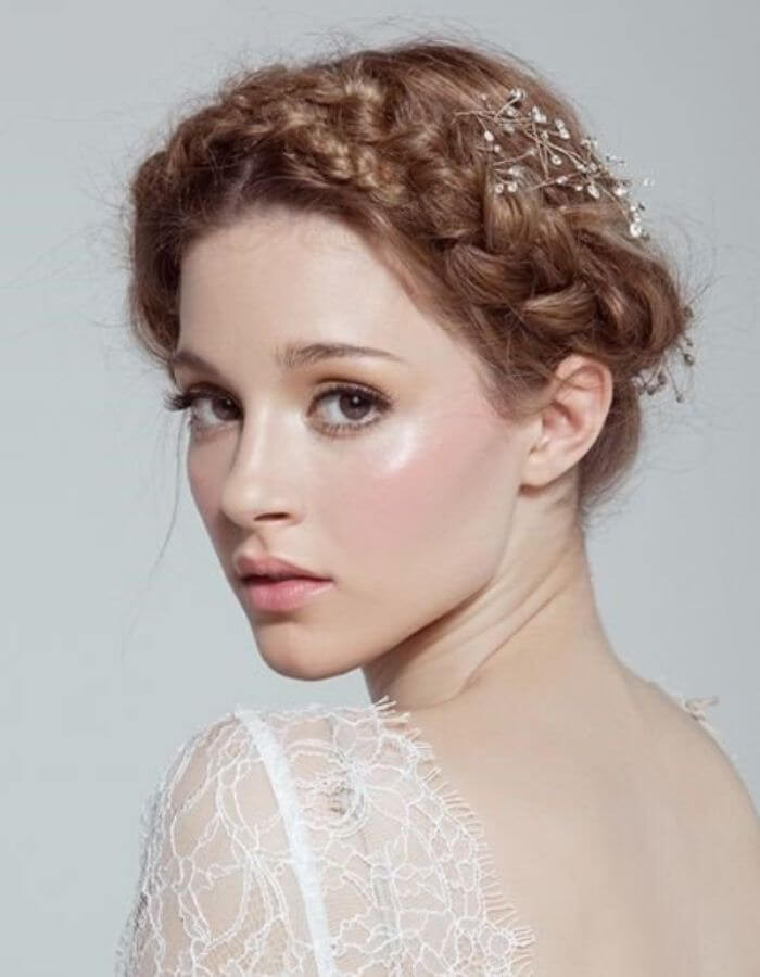 cô dâu tóc ngắn mặc áo dài tết mái