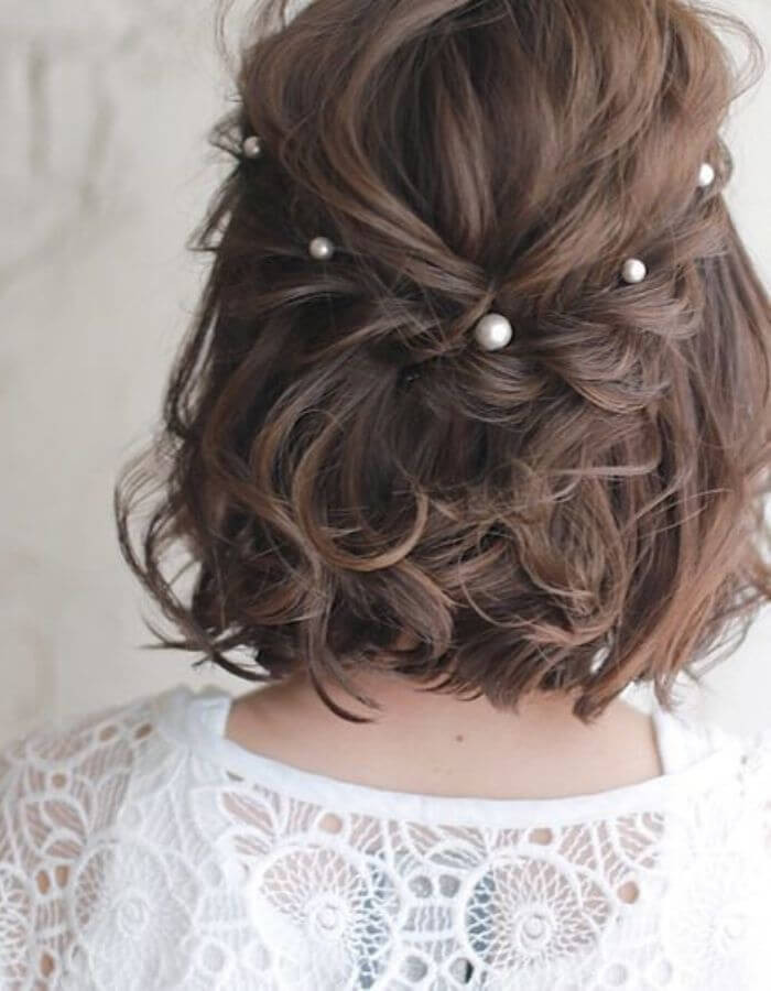 cô dâu tóc ngắn mặc áo dài tết nửa đầu