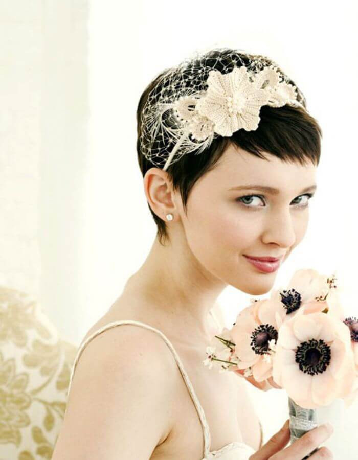 cô dâu tóc ngắn mặc áo dài tóc tém cá tính