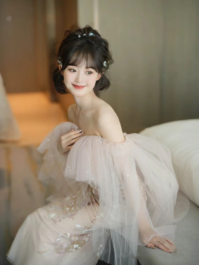 Cô dâu tóc ngắn tết nhẹ nhàng nữ tính