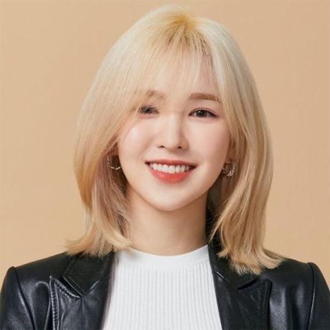 Cô gái Bạch Dương với kiểu tóc tỉa layer bồng bềnh