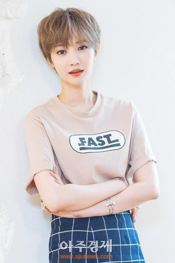 Cô gái Ma Kết với kiểu tóc tém gọn gàng, toát lên vẻ chuyên nghiệp