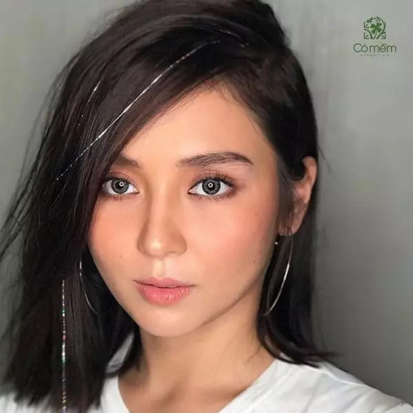 Cô gái tóc ngắn gảy line kim tuyến xanh hồng