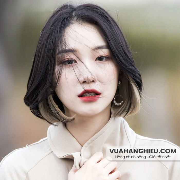 Cô gái trẻ trung với kiểu tóc layer ngắn ngang vai, tạo độ phồng tự nhiên.