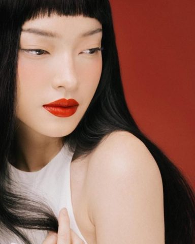 Cô gái với kiểu tóc mái quá ngắn, ảnh hưởng đến tổng thể khuôn mặt