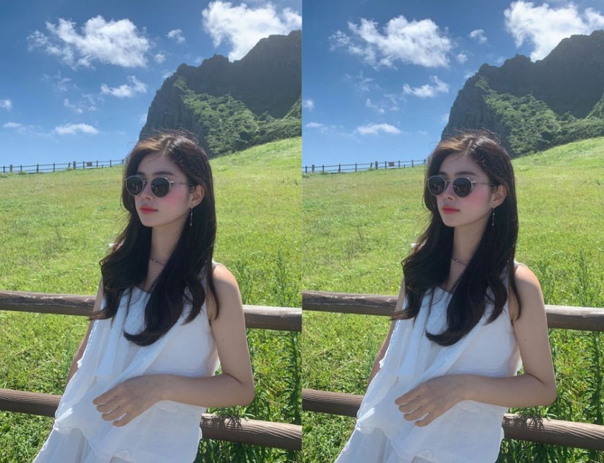 cô gái với kiểu tóc ngang lưng uốn xoăn nhẹ có mái bay