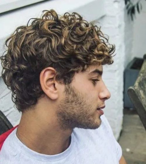 Đặc điểm nổi bật của kiểu tóc curly hair nam