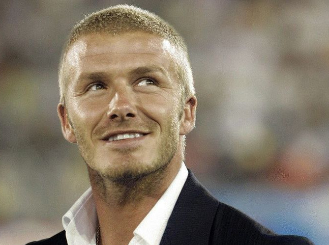 David Beckham diện Buzz Cut với phong cách thanh lịch