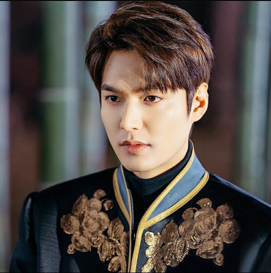 Diễn viên nam Hàn Quốc với kiểu tóc Comma Hair phong cách