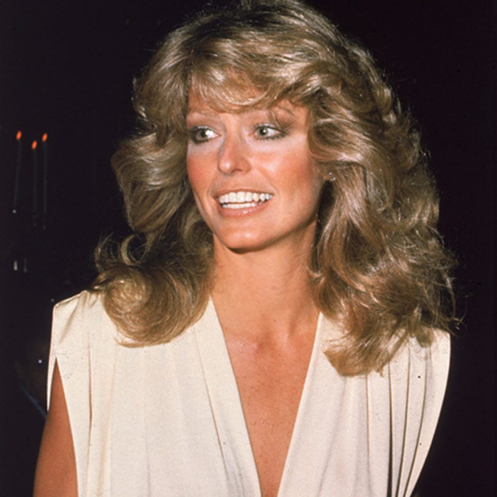 Farrah Fawcett với kiểu tóc Feathered đặc trưng, biểu tượng làm đẹp tóc nữ thập niên 70.