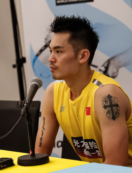 Faux Hawk với phần đỉnh tóc dựng