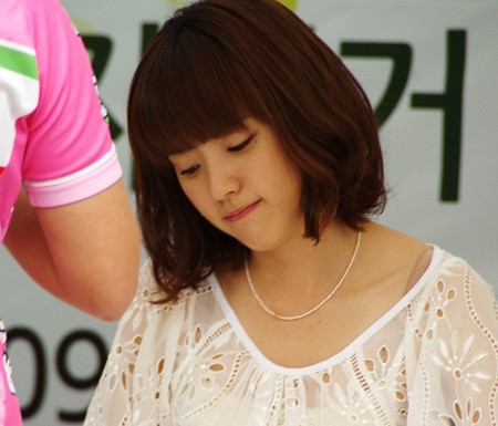 Han Hyo Joo rạng rỡ với mái tóc ngắn trẻ trung