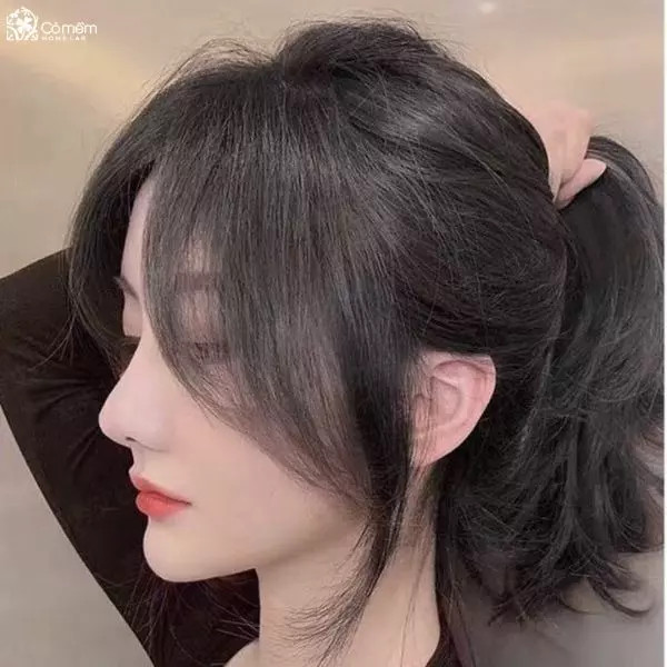 Kiểu búi tóc kết hợp mái bay mềm mại cho tóc ngắn mỏng