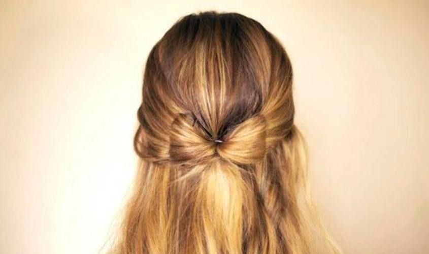 Kiểu cột tóc nơ xinh xắn cho bé gái tóc ngắn dự tiệc