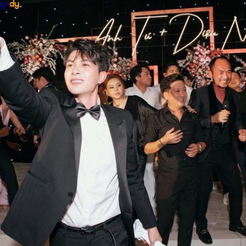 Kiểu tóc 7/3 uốn bồng bềnh của Anh Tú trong đám cưới