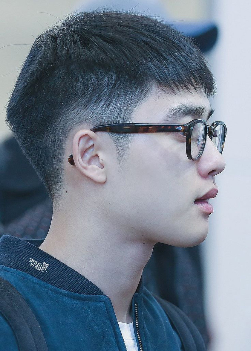 Kiểu tóc Angular Fringe hiện đại, tạo điểm nhấn cho gương mặt học sinh