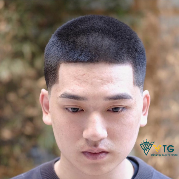 Kiểu tóc ba phân vuông góc cạnh tôn lên nét nam tính