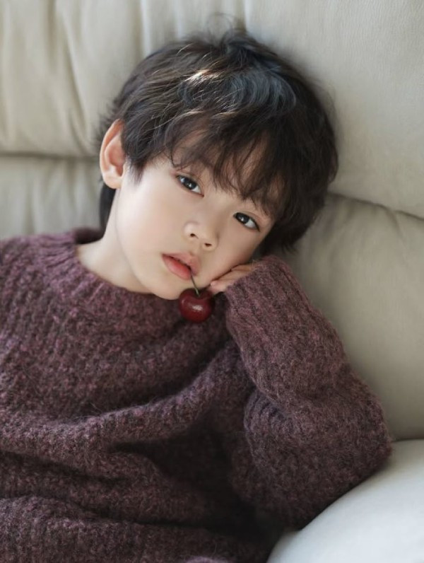 Kiểu tóc bé trai Hàn Quốc dài xoăn sóng cực ngầu bồng bềnh