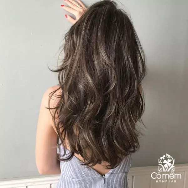 Kiểu tóc bob layer mái thưa cá tính cho gương mặt dài