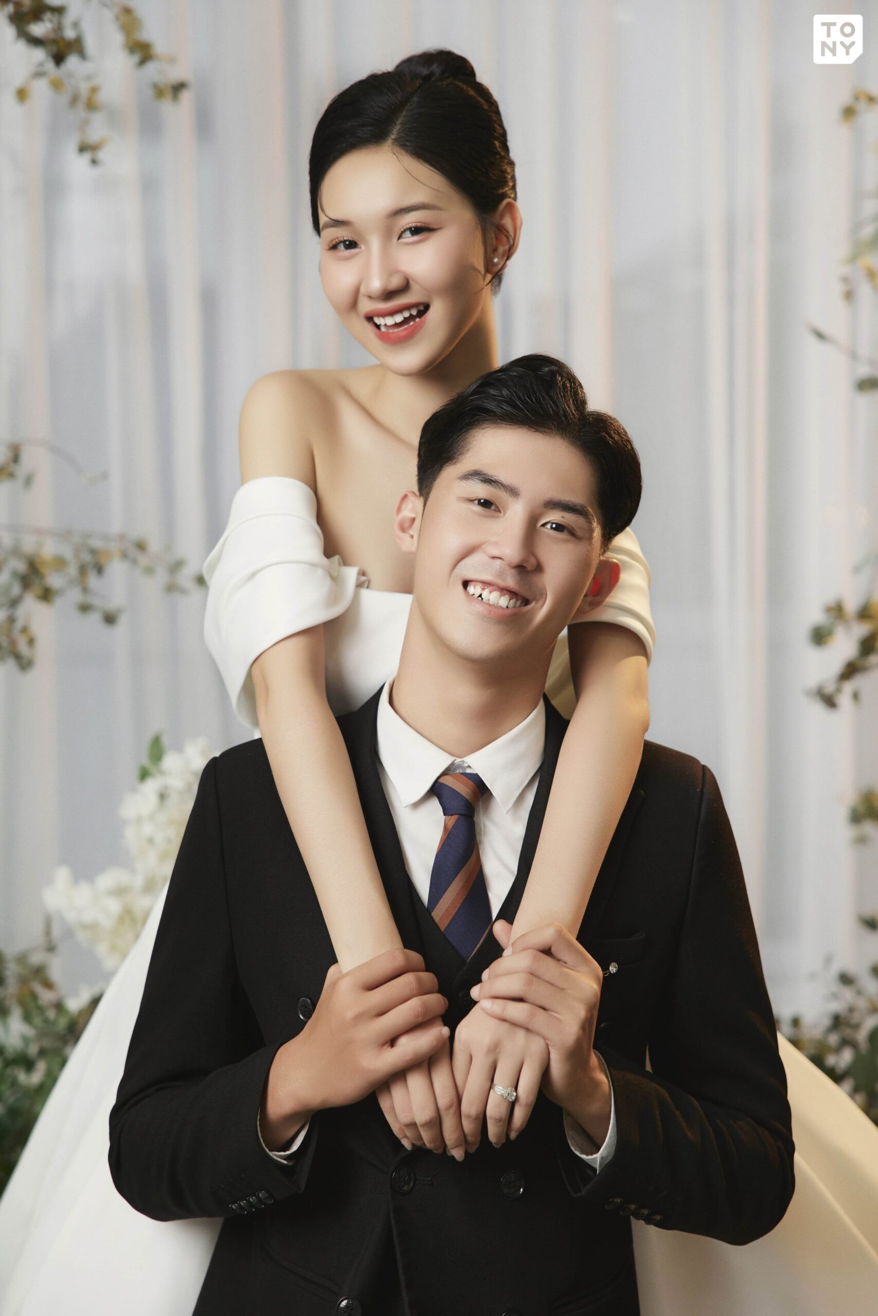 kiểu tóc búi cao cho cô dâu