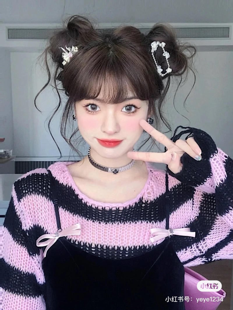 Kiểu tóc búi củ tỏi đôi đáng yêu