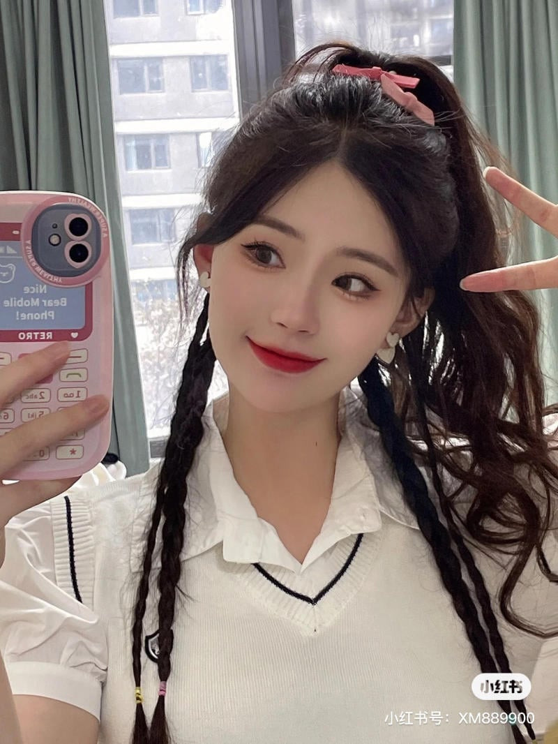 Kiểu tóc buộc nửa đầu thanh lịch