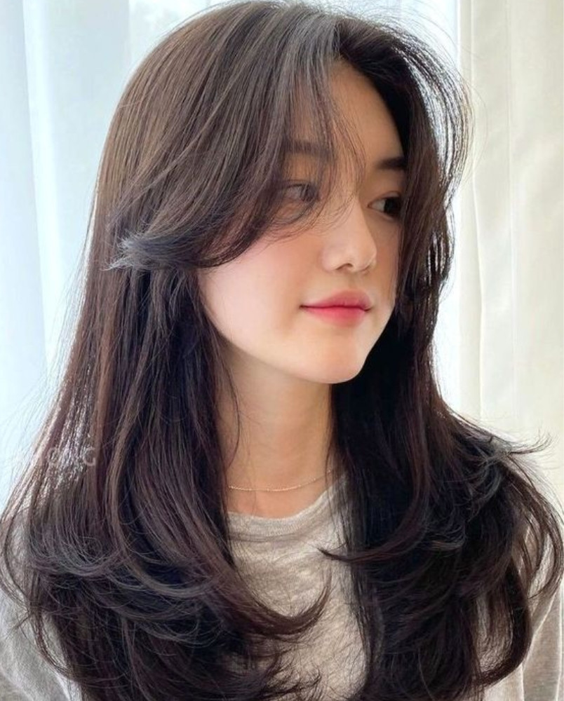 Kiểu tóc butterfly layer nữ dài với đường cắt uyển chuyển và dịu dàng