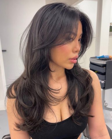 Kiểu tóc butterfly layer nữ mang vẻ đẹp hiện đại và bồng bềnh