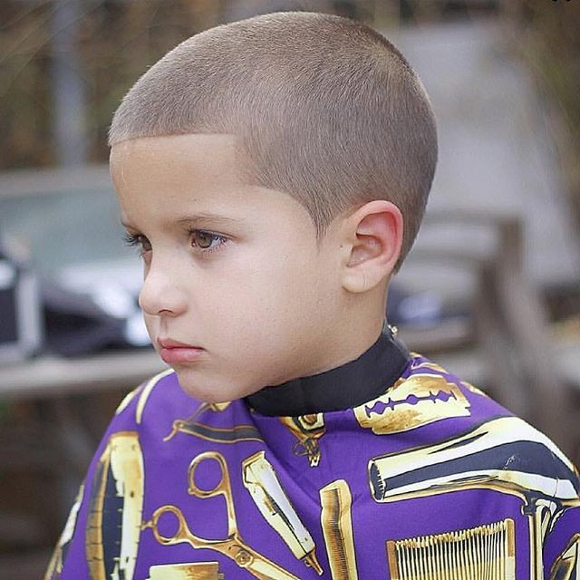 kiểu tóc Buzz Cut gọn gàng cho bé trai